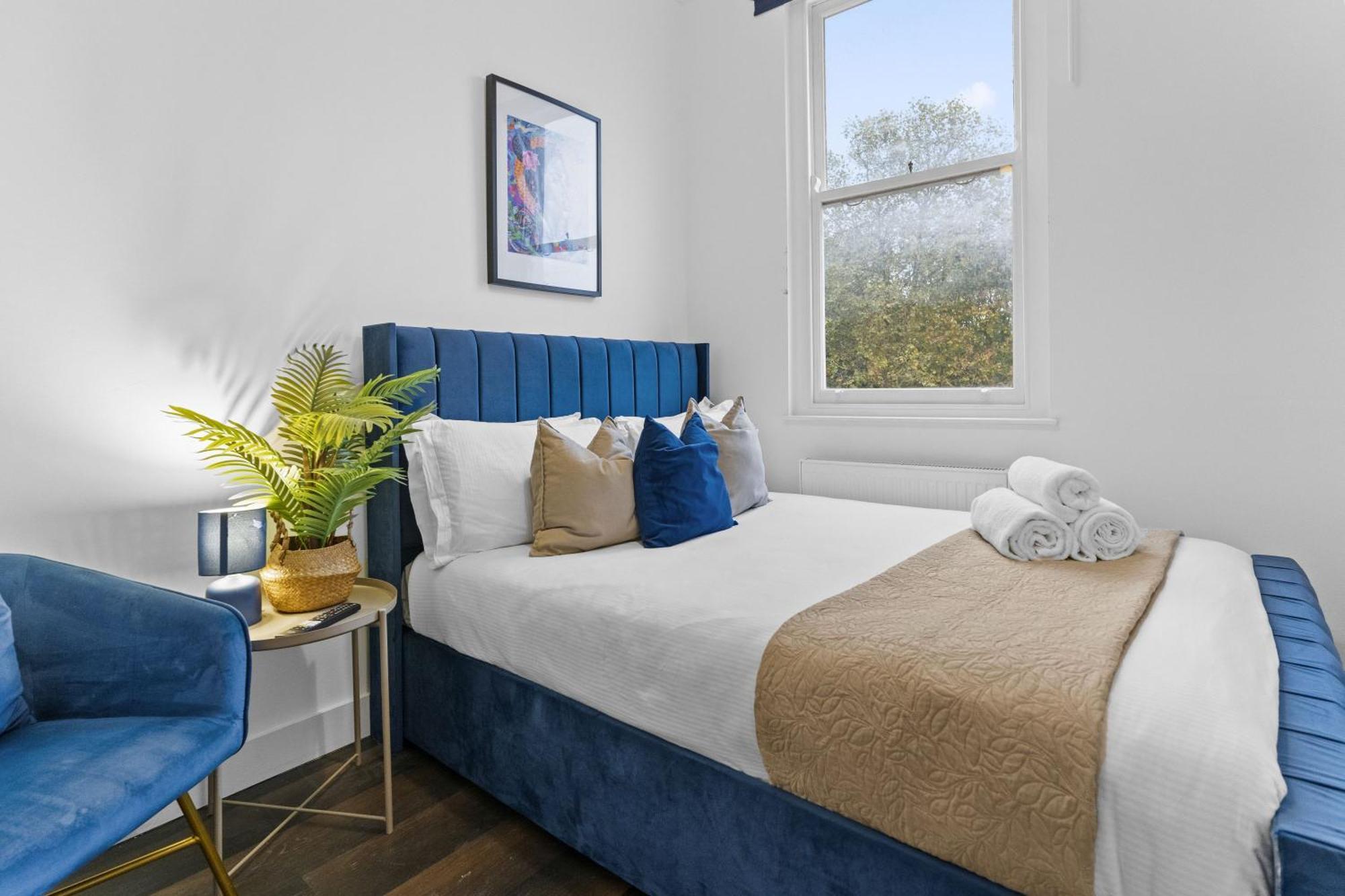 Affordable 2bed And 3bed In E14 *