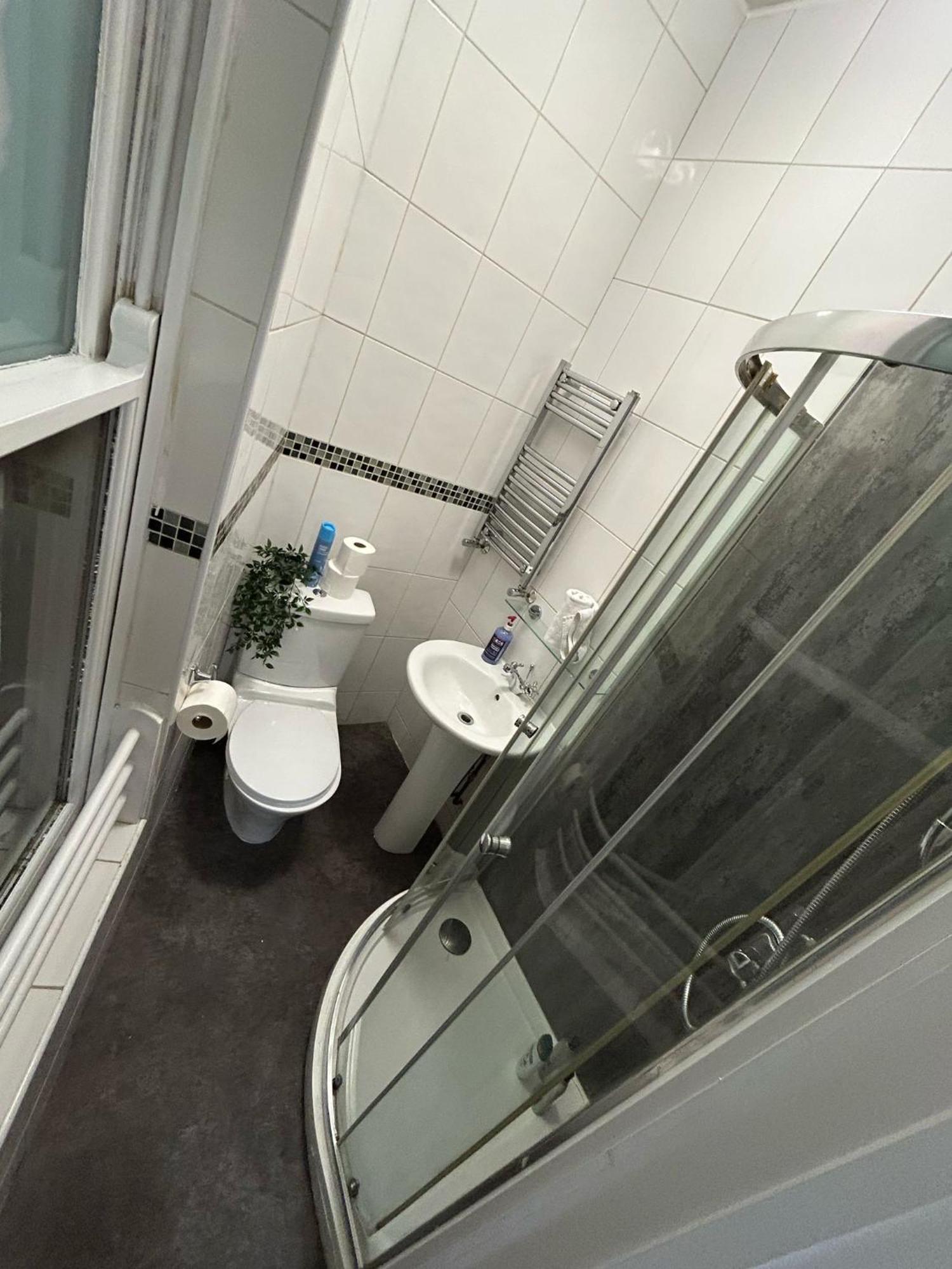 Affordable 2bed And 3bed In E14 * Londres