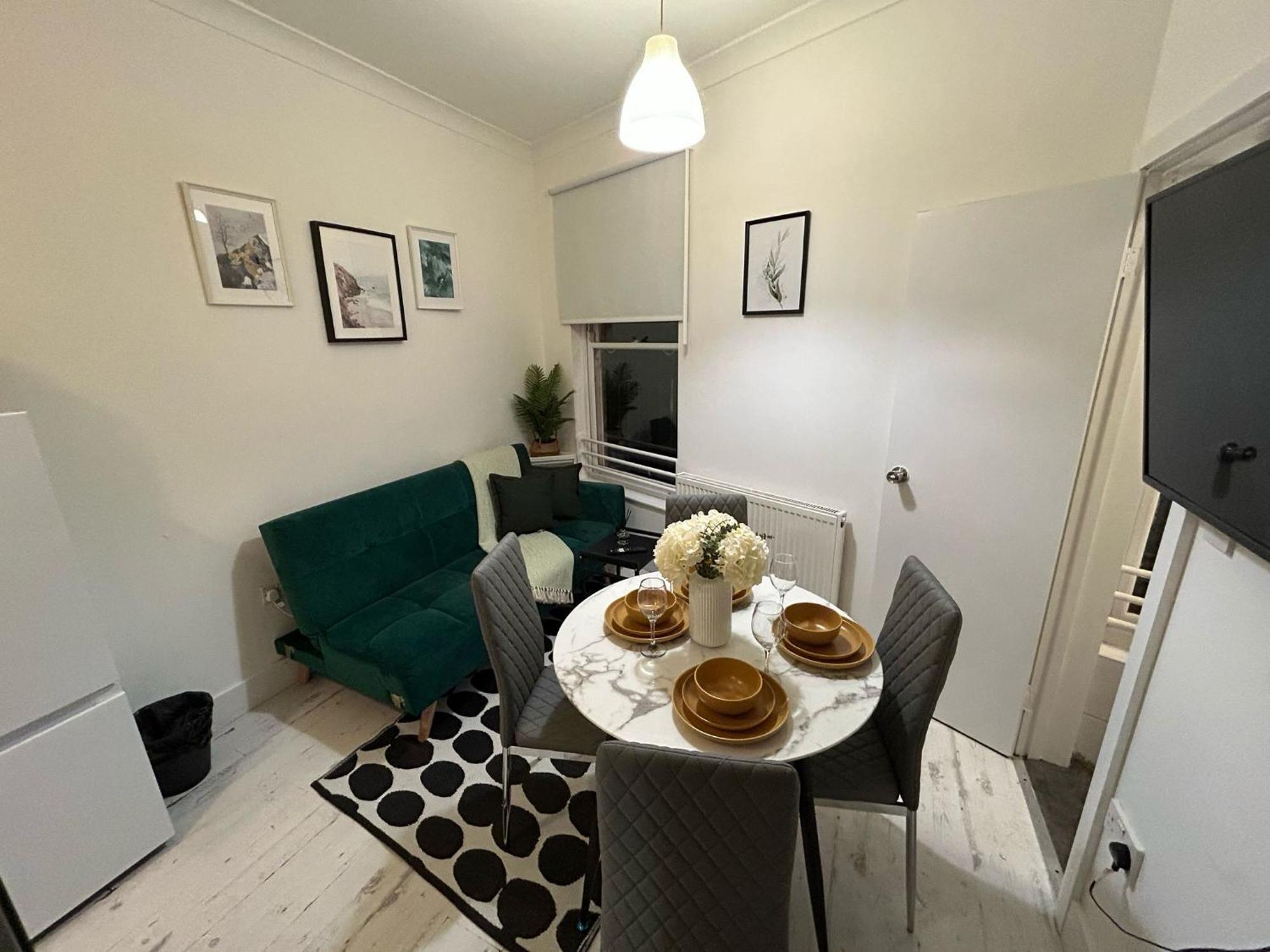 Affordable 2bed And 3bed In E14 *